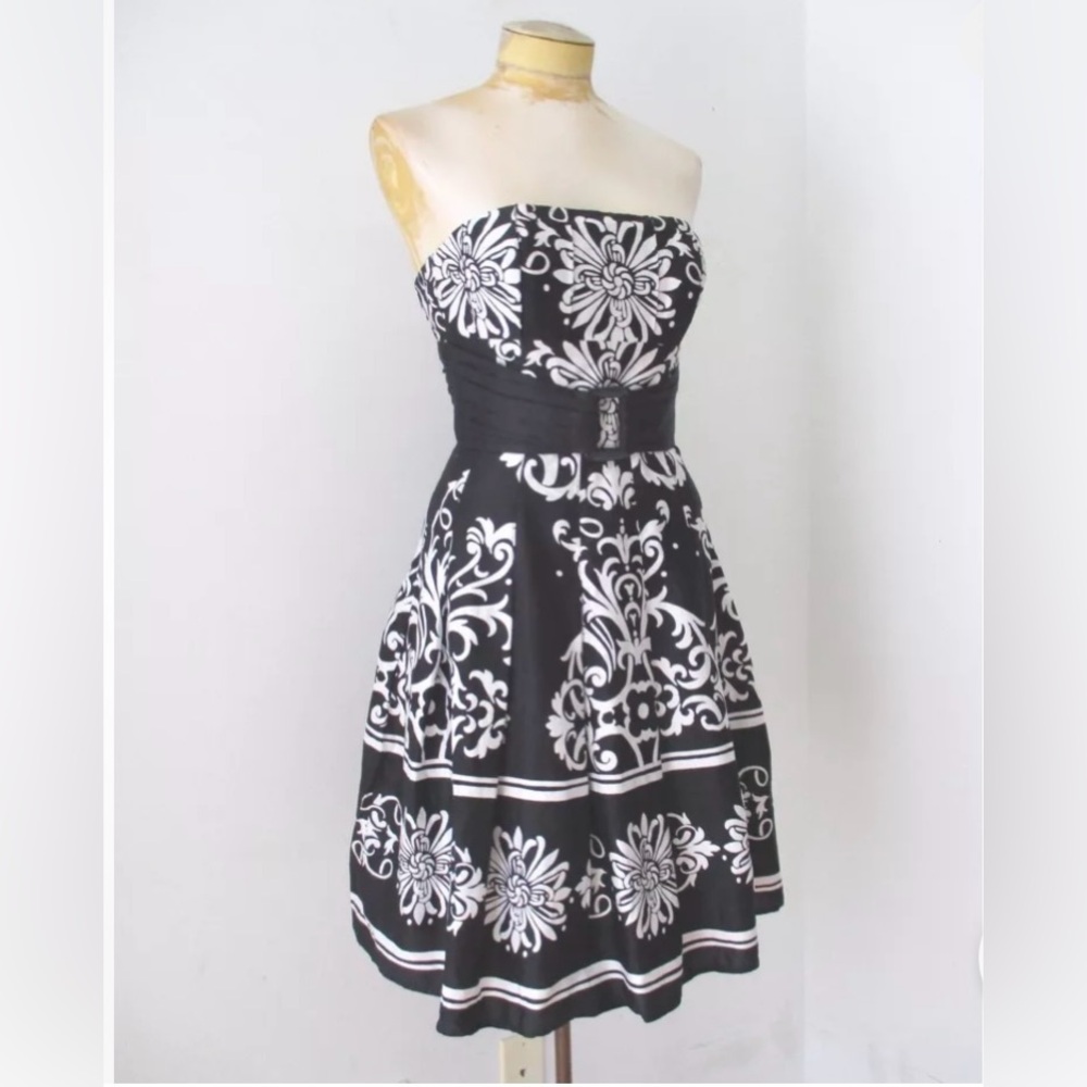 White House/Black Market dress - Picture 4 of 9
